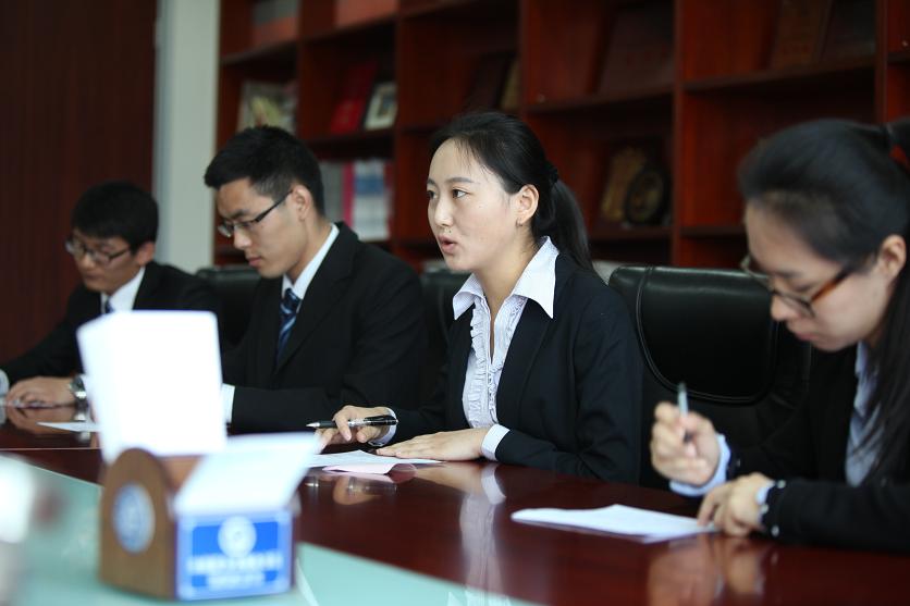 岳成律师事务所2015年度校园招聘复试举行